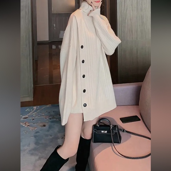 High-Low Long Sleeves Asymmetric Buttoned High-Neck Knitwear  Sweater - Picture 3 of 4